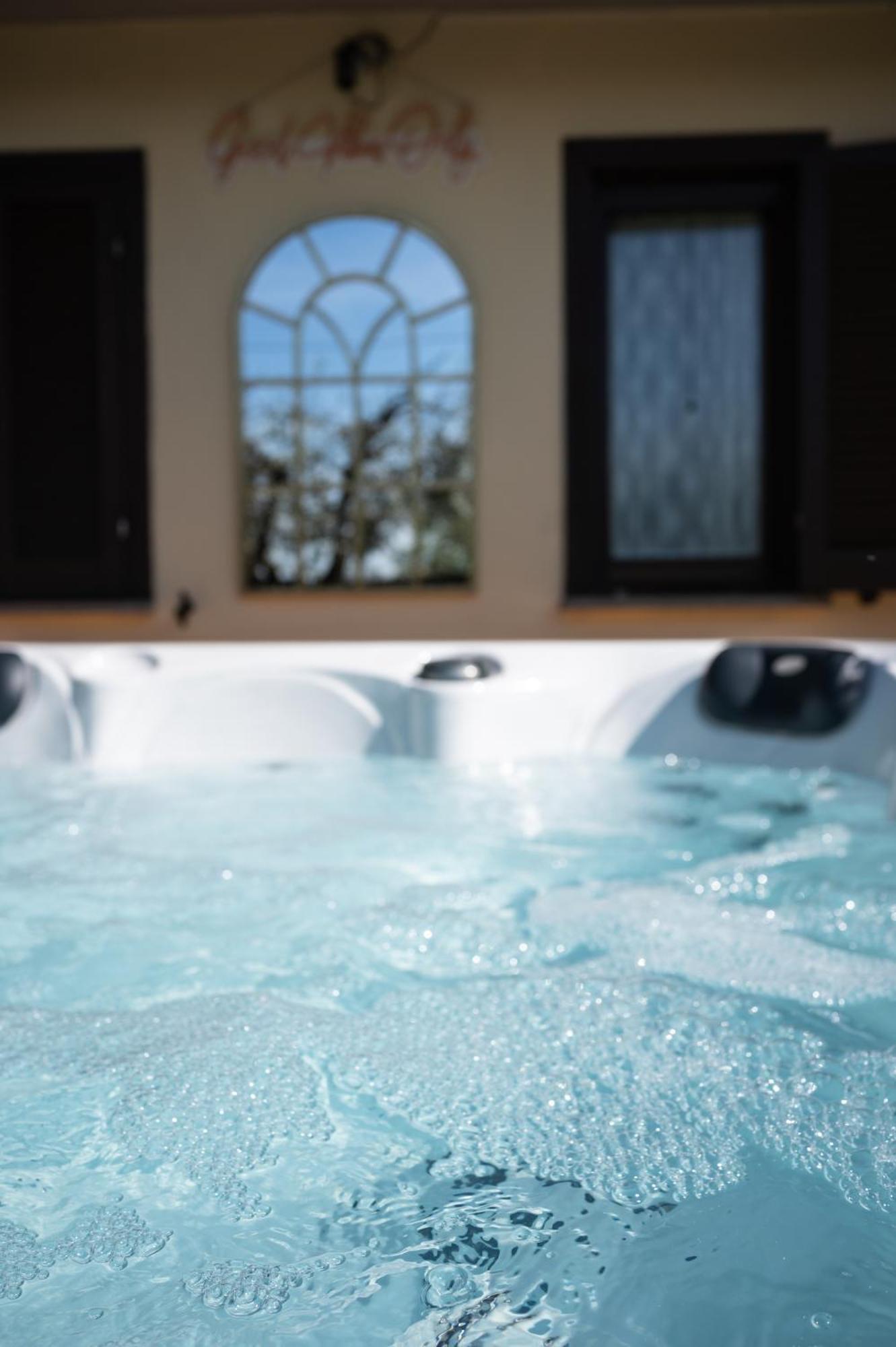 Natuscia Country - Private Jacuzzi - Garden Holiday home *